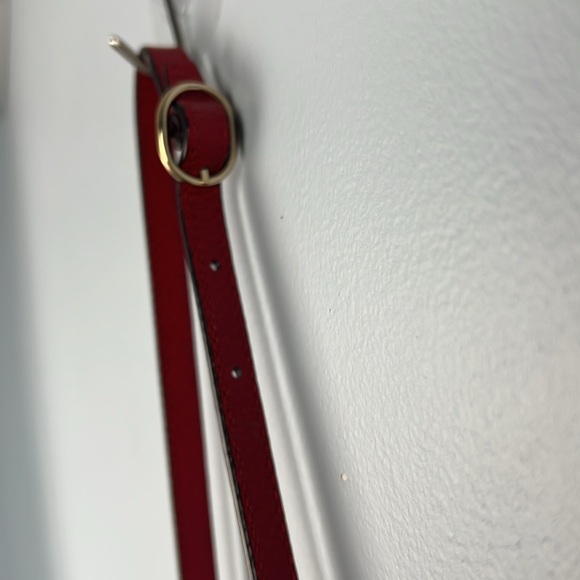 Gucci solid red dollar pebbled leather swing wallet w/ adjustable shoulder strap - Picture 17 of 17